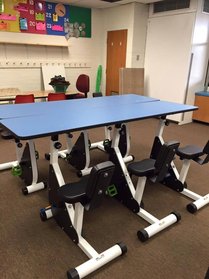 KC39 6Person Pedal Desk